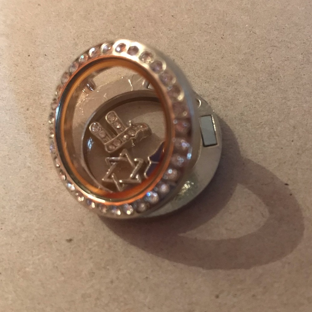 Magnet Locket Pendant - Picture 3 of 3